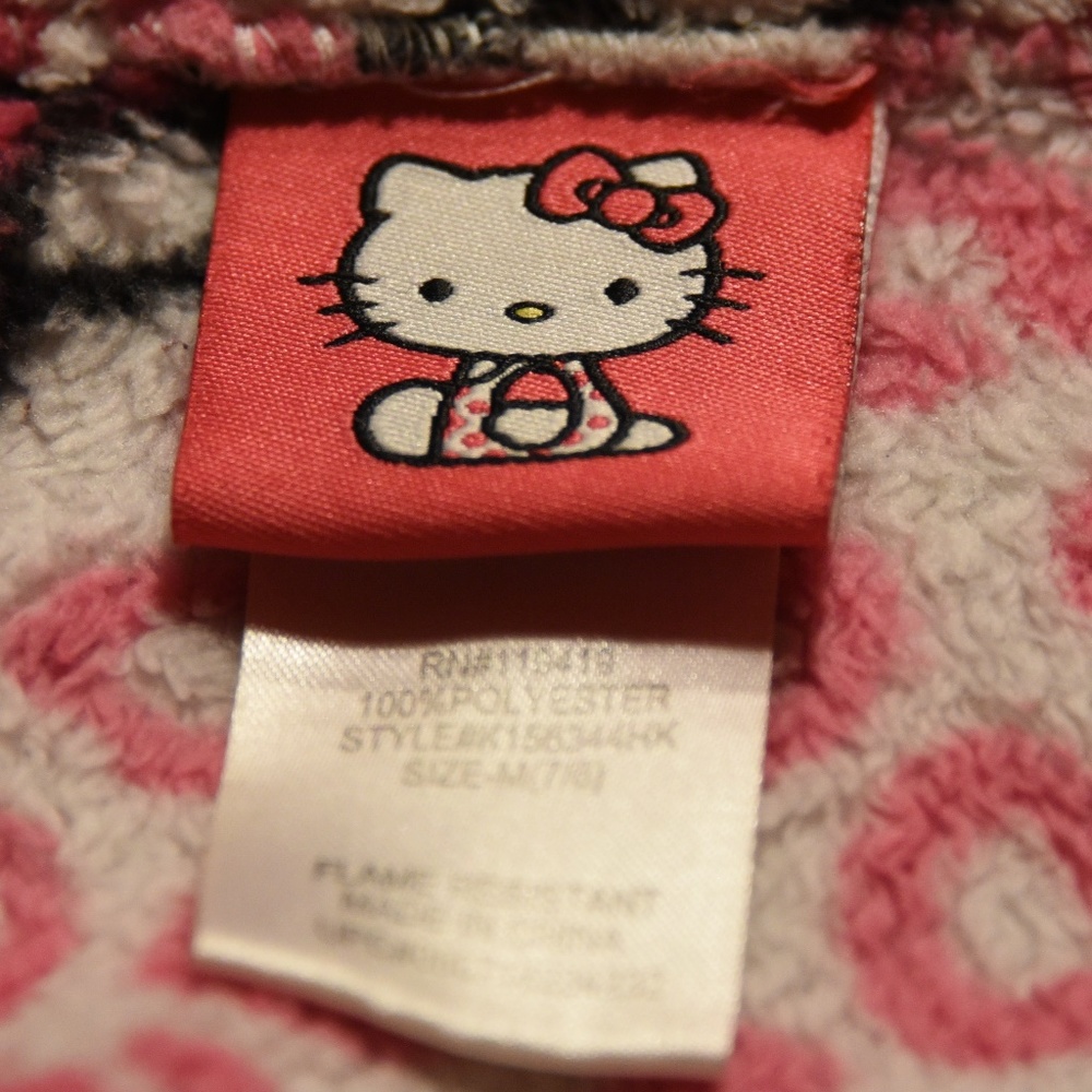 Hello Kitty Fuzzy Robe - Picture 3 of 3
